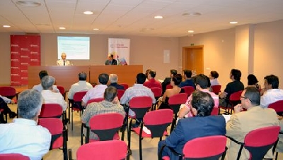 Más de una treintena de empresarios participan en la jornada 'Feria del Conocimiento: Una experiencia práctica'
